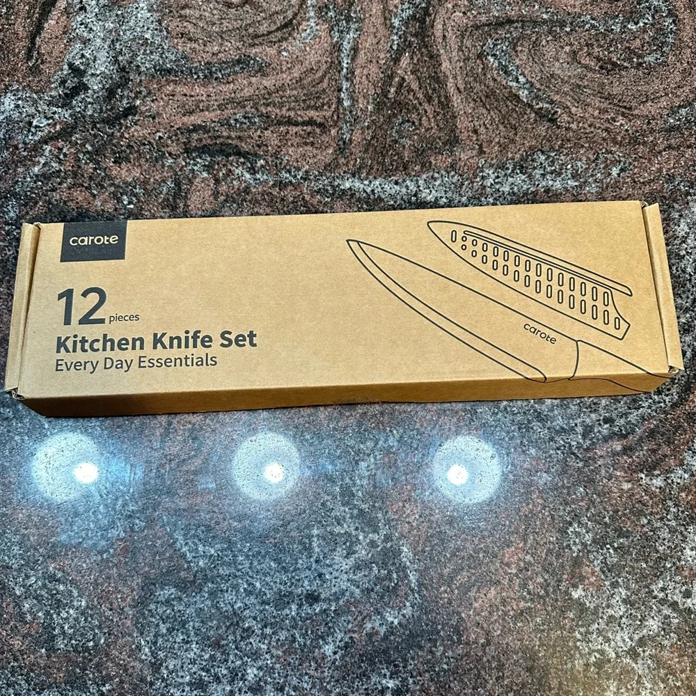 NIB Carote 12 piece knife set- patterned